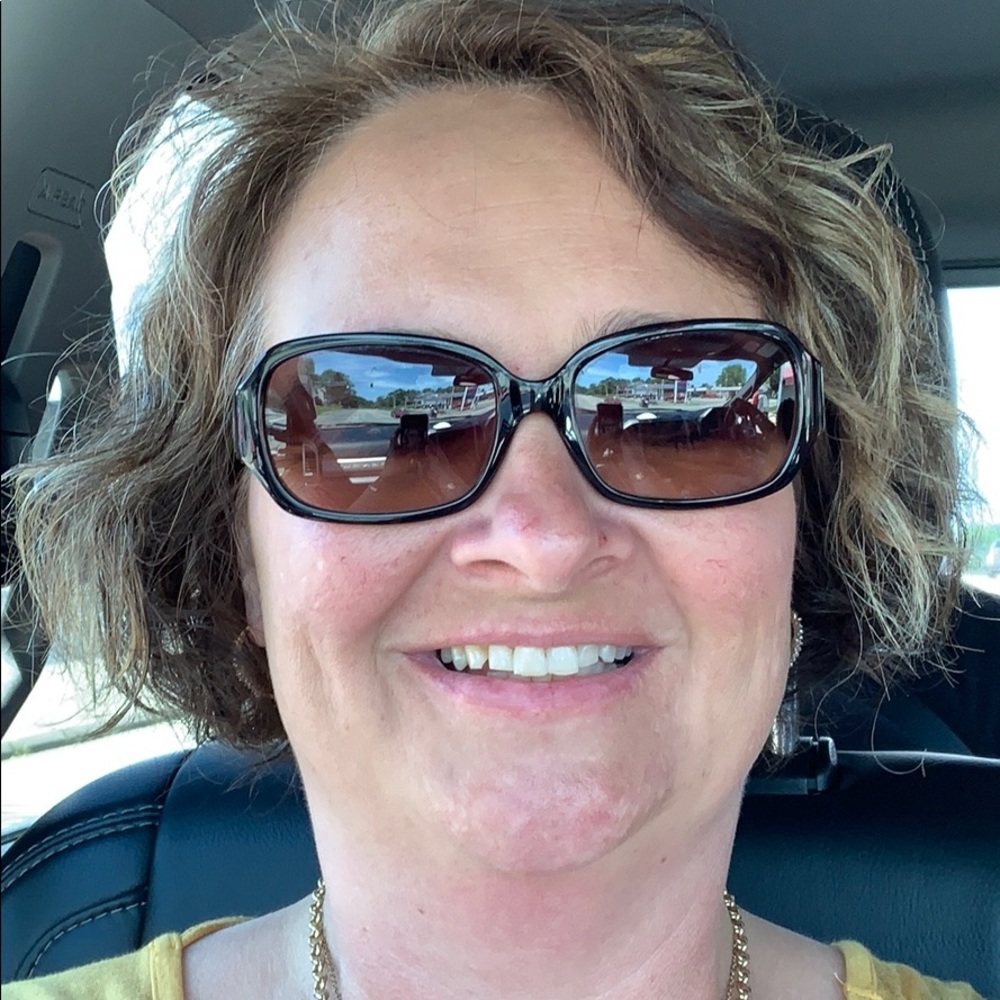 Meet your Posher, Angela